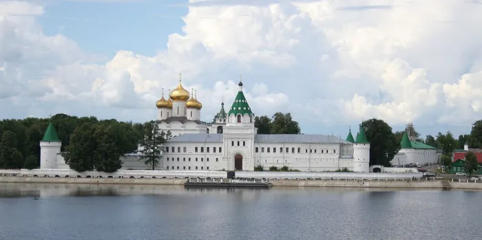 03-22-w7xygu-svyato-troitskiy-ipatevskiy-monastyr.cd9f7e96
